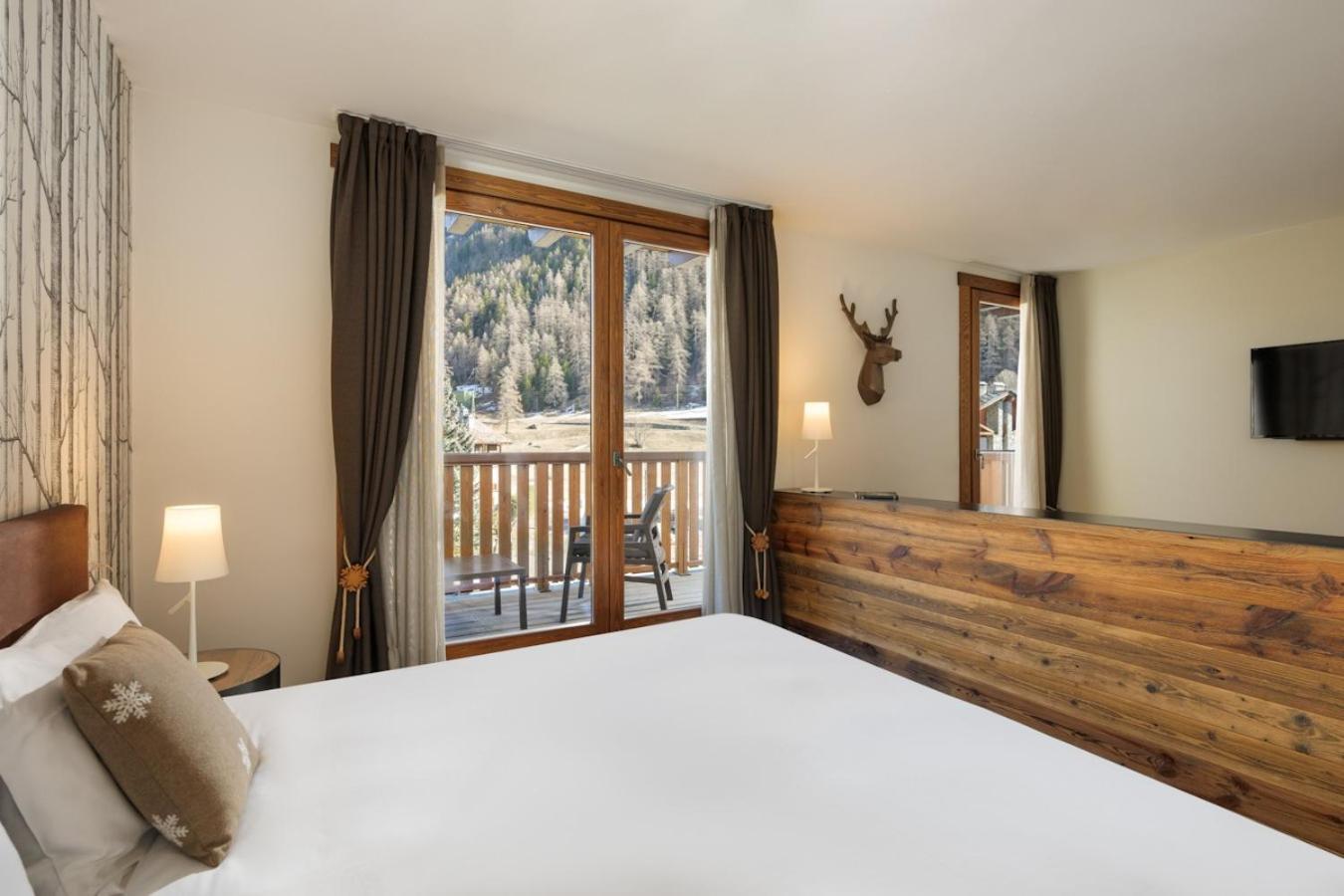 Montana Lodge & Spa, By R Collection Hotels La Thuile Bagian luar foto