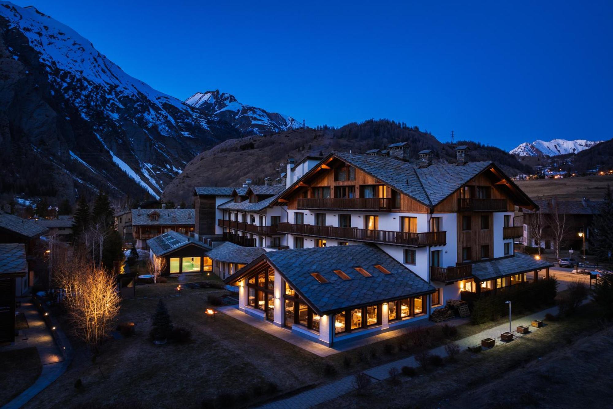 Montana Lodge & Spa, By R Collection Hotels La Thuile Bagian luar foto