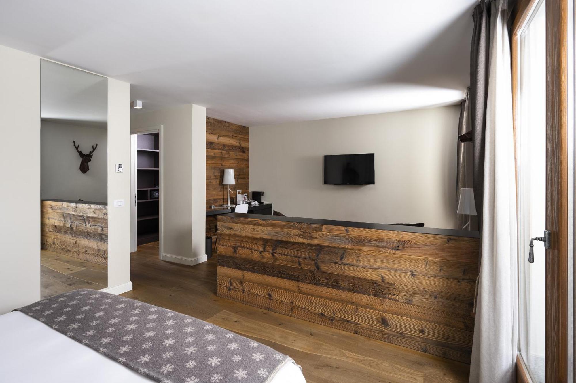 Montana Lodge & Spa, By R Collection Hotels La Thuile Bagian luar foto